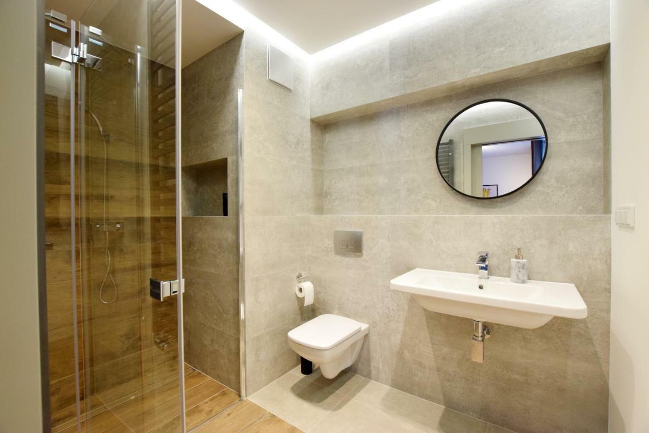 Jewish Quarter Small Apartment คราคูฟ ภายนอก รูปภาพ
